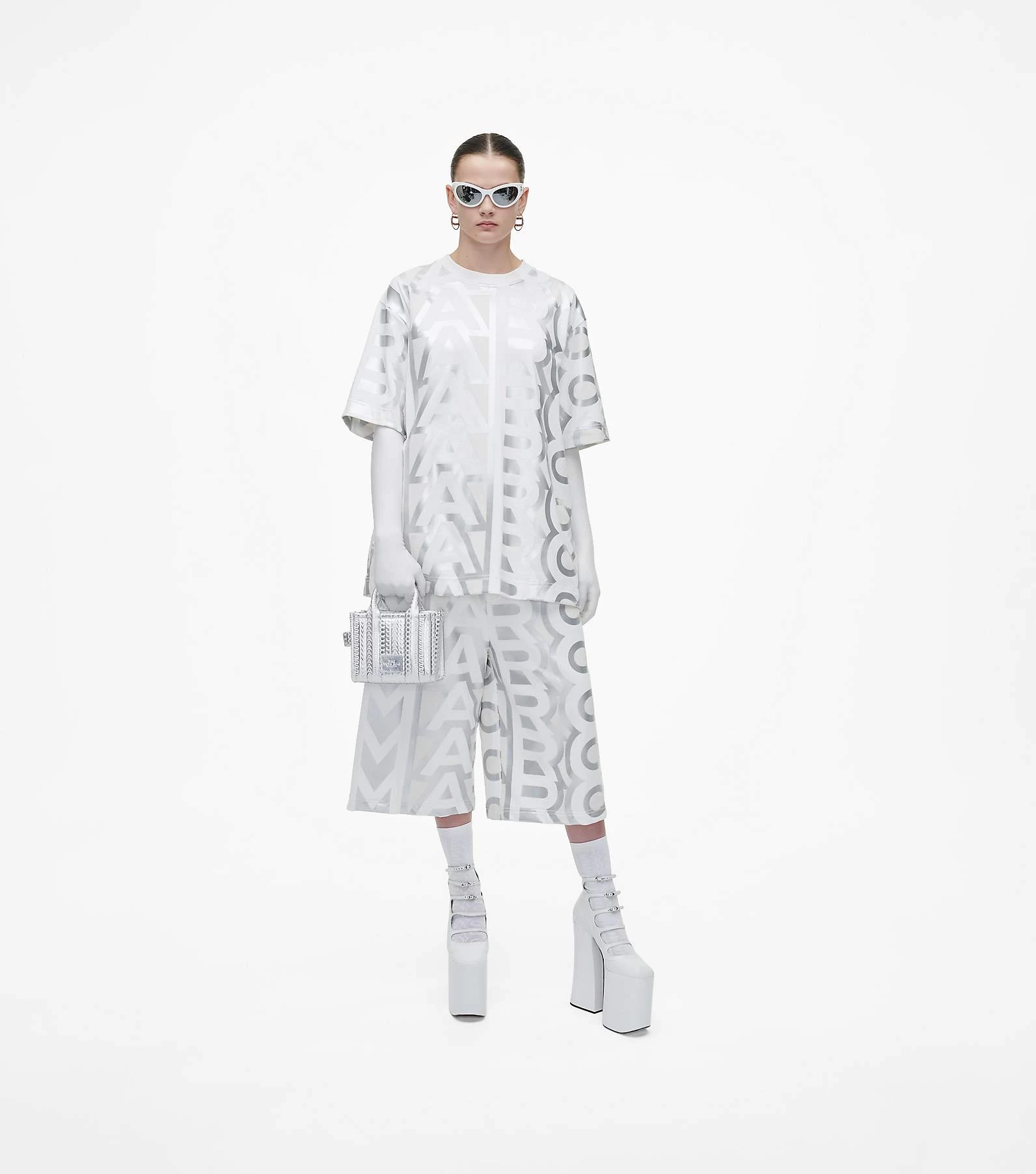 Marc Jacobs The Monogram Metallic Mini Tote Bag SILVER/BRIGHT WHITE 11 Marc Jacobs The Monogram Metallic Mini Tote Bag SILVER/BRIGHT WHITE - Image 9