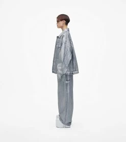 Marc Jacobs The Monogram Big Trucker MATTE SILVER -Fashion Store MJI 2F3RJC005D14 051 F8F8F8 1 1 ALT2