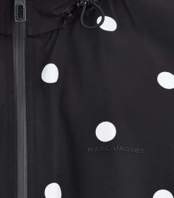 Marc Jacobs The Spots Long Windbreaker BLACK/WHITE 16 Marc Jacobs The Spots Long Windbreaker BLACK/WHITE -Fashion Store MJI 2F3RJC007W07 005 F8F8F8 1 1 ALT5