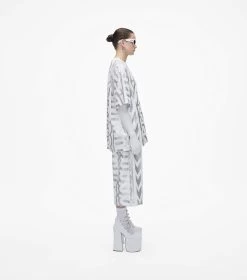 Marc Jacobs The Monogram Big T-Shirt SILVER/BRIGHT WHITE 14 Marc Jacobs The Monogram Big T-Shirt SILVER/BRIGHT WHITE -Fashion Store MJI 2F3RTP002C16 113 F8F8F8 1 1 ALT2