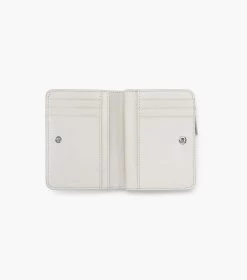Marc Jacobs The Monogram Metallic Mini Compact Wallet SILVER/BRIGHT WHITE 9 Marc Jacobs The Monogram Metallic Mini Compact Wallet SILVER/BRIGHT WHITE -Fashion Store MJI 2F3SMP032S07 113 F8F8F8 1 1 ALT1