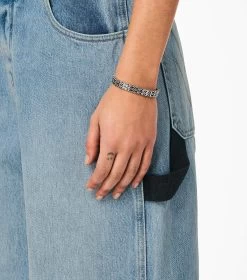 Marc Jacobs The Monogram Engraved Bracelet AGED SILVER -Fashion Store MJI 2P3JBR001J07 045 F8F8F8 1 1 ALT1