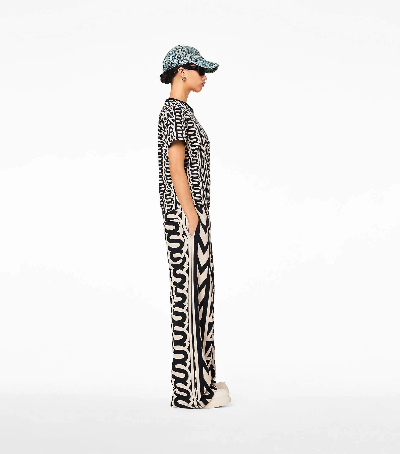 Marc Jacobs The Monogram Baby Tee BLACK/IVORY 9 Marc Jacobs The Monogram Baby Tee BLACK/IVORY - Image 7