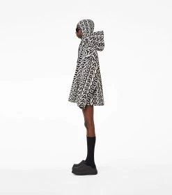 Marc Jacobs The Monogram Oversized Hoodie BLACK/IVORY -Fashion Store MJI 2P3RTP032C03 004 F8F8F8 1 1 ALT6