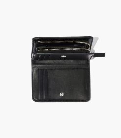Marc Jacobs The Monogram Mini Compact Wallet BLACK/WHITE 12 Marc Jacobs The Monogram Mini Compact Wallet BLACK/WHITE -Fashion Store MJI 2P3SMP054S01 005 F8F8F8 1 1 ALT1