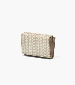 Marc Jacobs The Monogram Medium Trifold Wallet KHAKI -Fashion Store MJI 2P3SMP055S01 223 F8F8F8 1 1 ALT1