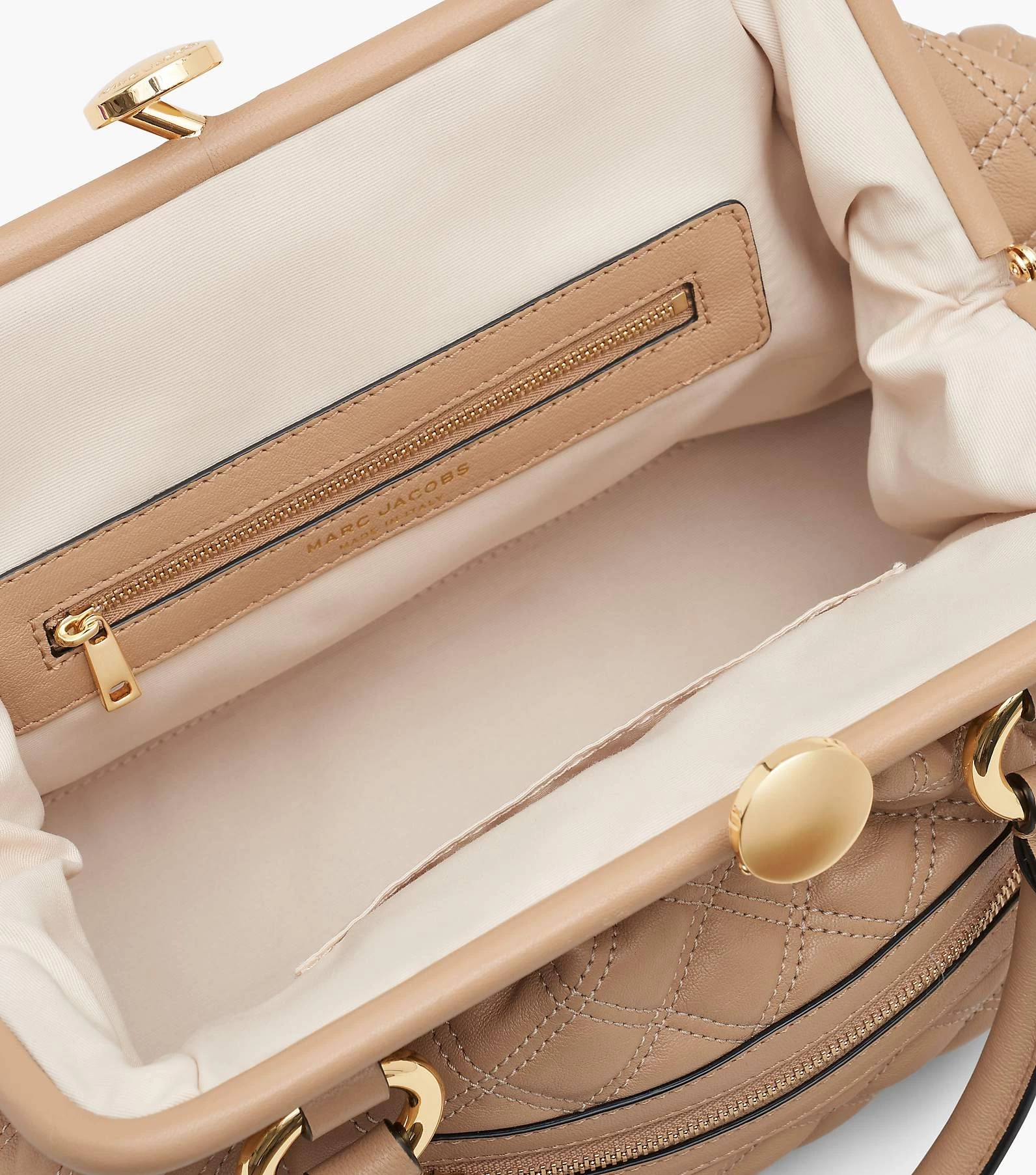 Marc Jacobs Re-Edition Quilted Leather Stam Bag CAMEL 12 Marc Jacobs Re-Edition Quilted Leather Stam Bag CAMEL - Image 10