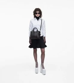 Marc Jacobs The Leather Small Tote Bag BLACK -Fashion Store MJI H009L01SP21 001 F8F8F8 1 1 ALT1