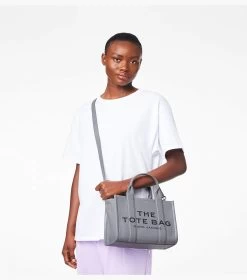 Marc Jacobs The Leather Small Tote Bag WOLF GREY -Fashion Store MJI H009L01SP21 050 F8F8F8 1 1 ALT1