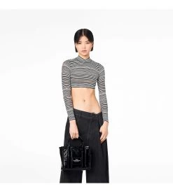 Marc Jacobs The Shiny Crinkle Leather Small Tote BLACK -Fashion Store MJI H065L01PF22 001 F8F8F8 1 1 ALT6