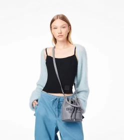 Marc Jacobs The Leather Bucket Bag WOLF GREY -Fashion Store MJI H652L01PF22 050 F8F8F8 1 1 ALT1