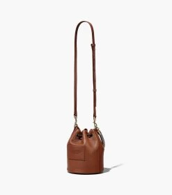Marc Jacobs The Leather Bucket Bag ARGAN OIL -Fashion Store MJI H652L01PF22 212 F8F8F8 1 1 ALT2