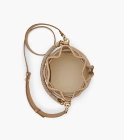 Marc Jacobs The Leather Bucket Bag CAMEL 32 Marc Jacobs The Leather Bucket Bag CAMEL -Fashion Store MJI H652L01PF22 230 F8F8F8 1 1 ALT4