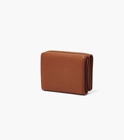 Marc Jacobs The Leather Medium Trifold Wallet ARGAN OIL -Fashion Store MJI S132L01RE22 212 F8F8F8 1 1 ALT1
