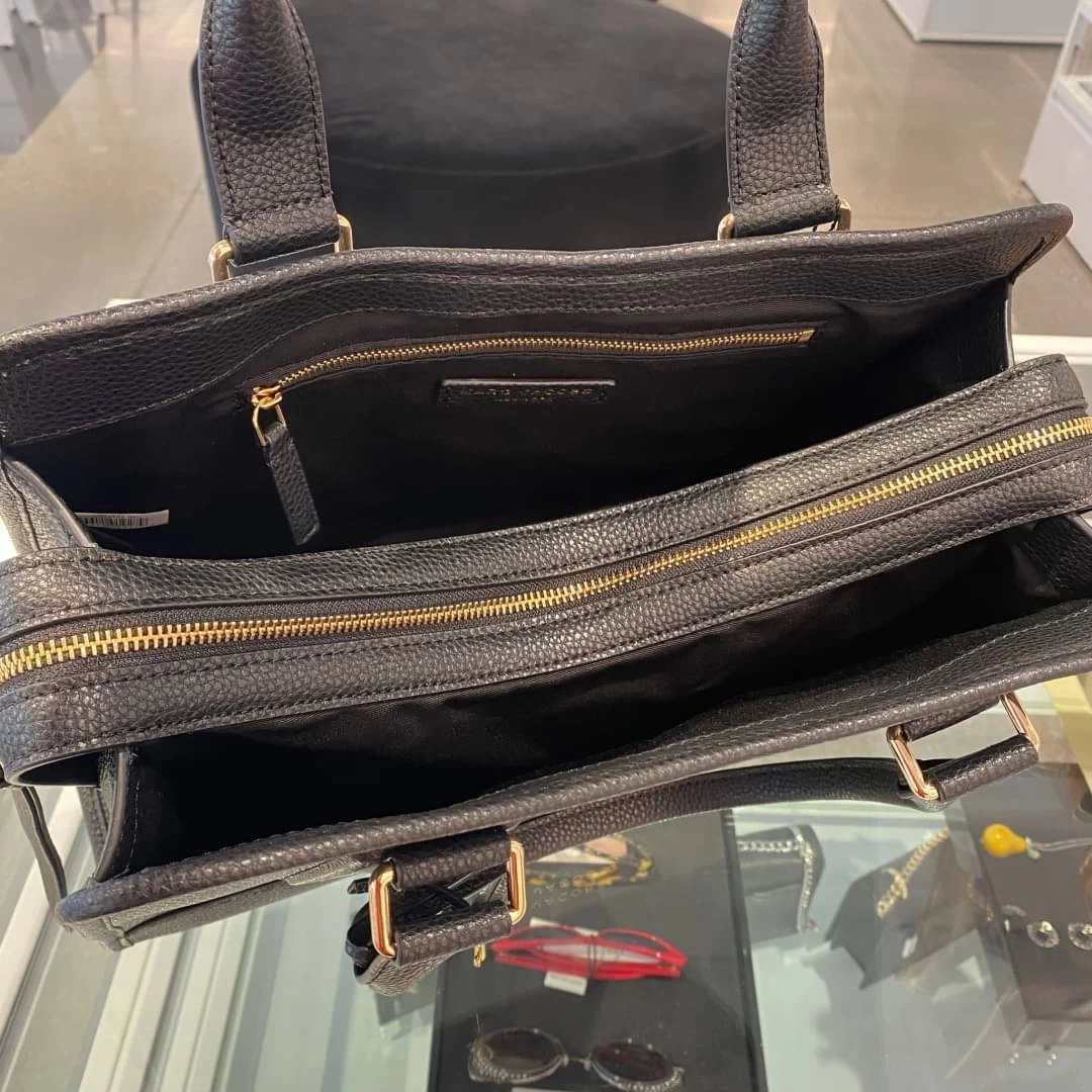 MARC JACOBS | Unisex A4 Plain Logo Totes 10 MARC JACOBS | Unisex A4 Plain Logo Totes - Image 8