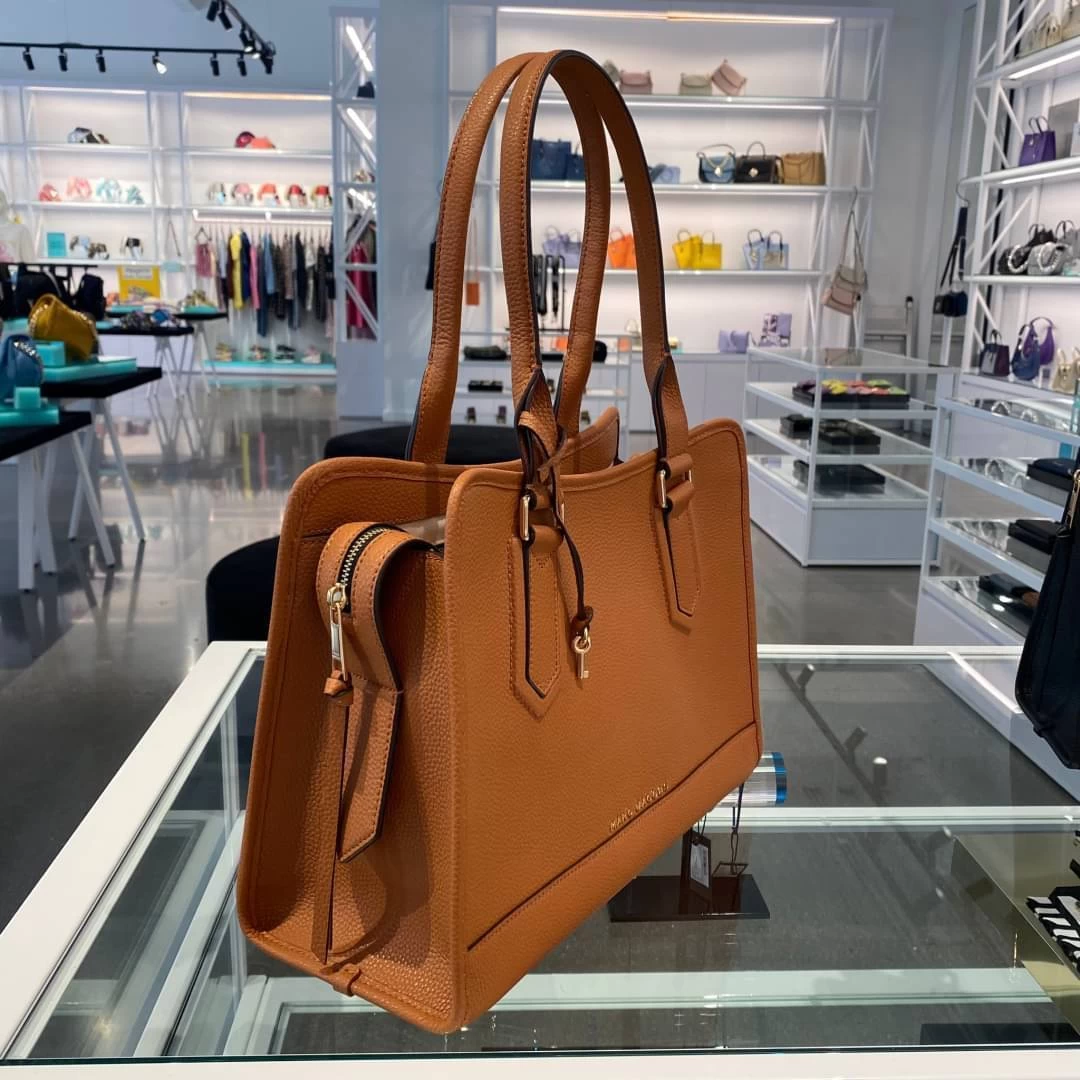 MARC JACOBS | Unisex A4 Plain Logo Totes 13 MARC JACOBS | Unisex A4 Plain Logo Totes - Image 11