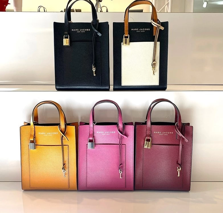 MARC JACOBS | Unisex Faux Fur 2WAY Plain PVC Clothing Small Shoulder Bag 5 MARC JACOBS | Unisex Faux Fur 2WAY Plain PVC Clothing Small Shoulder Bag - Image 3