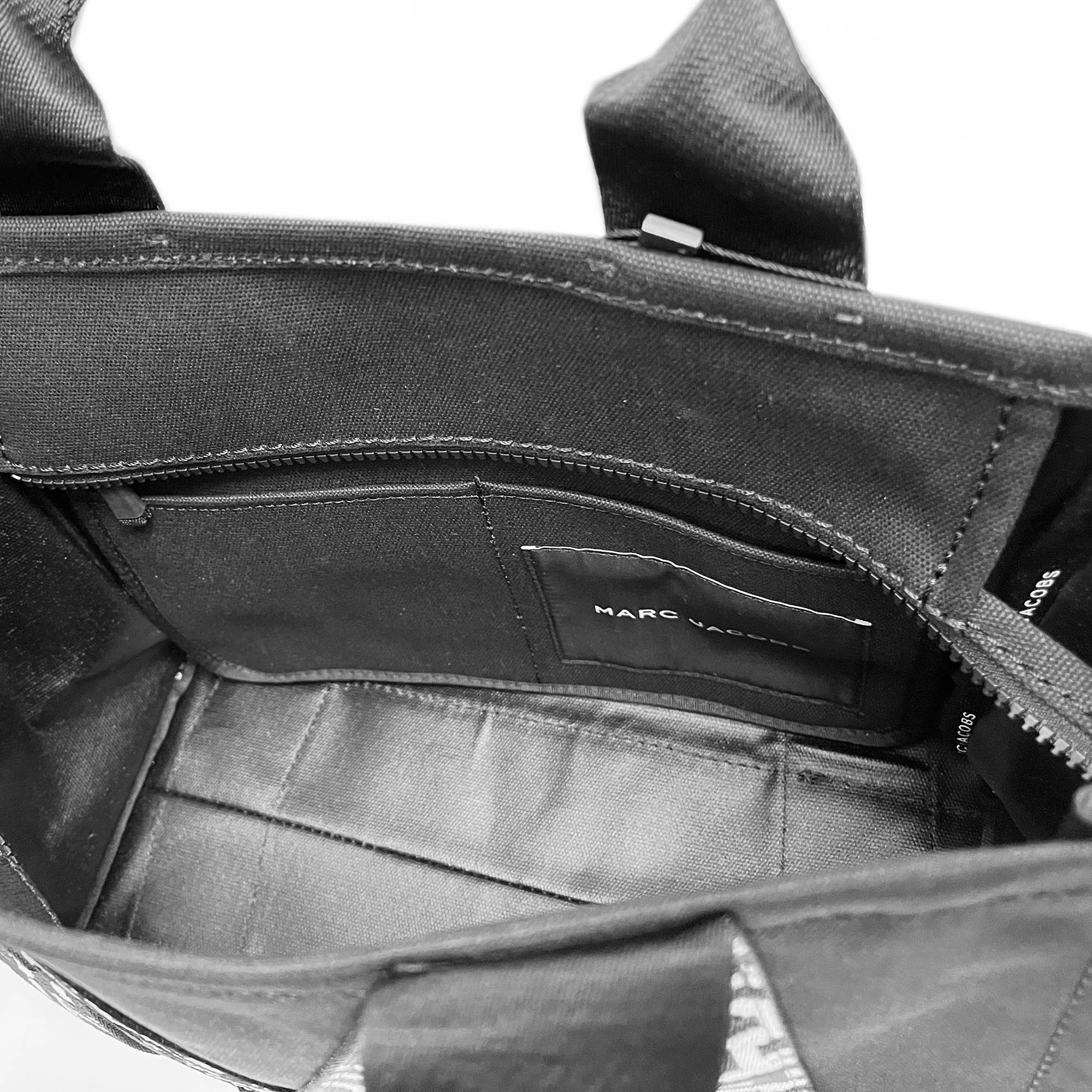 MARC JACOBS | Casual Style Canvas A4 2WAY Crossbody Logo Totes 6 MARC JACOBS | Casual Style Canvas A4 2WAY Crossbody Logo Totes - Image 4