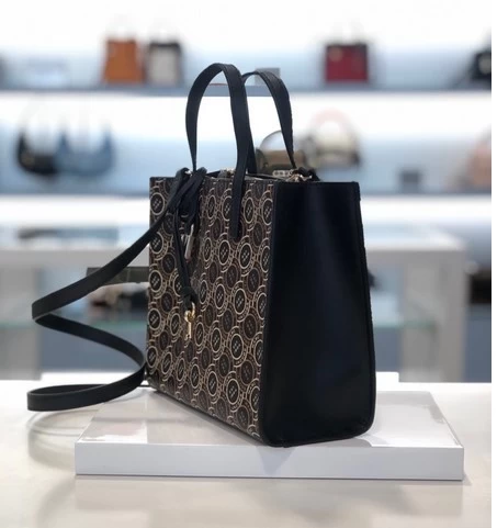 MARC JACOBS | Monogram Unisex Canvas 2WAY Leather Logo Totes 5 MARC JACOBS | Monogram Unisex Canvas 2WAY Leather Logo Totes - Image 3