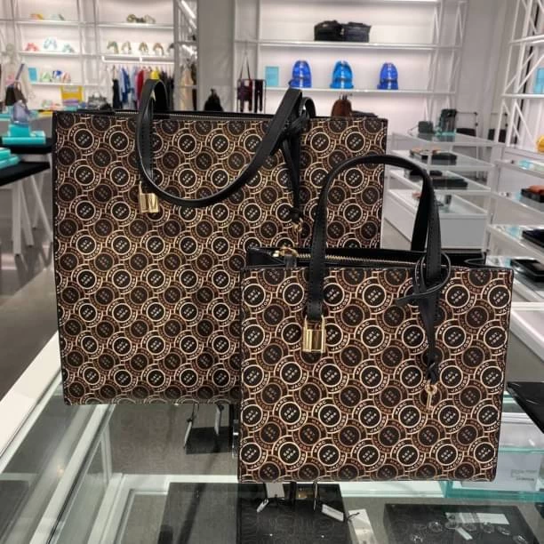 MARC JACOBS | Monogram Unisex Canvas 2WAY Leather Logo Totes 9 MARC JACOBS | Monogram Unisex Canvas 2WAY Leather Logo Totes - Image 7