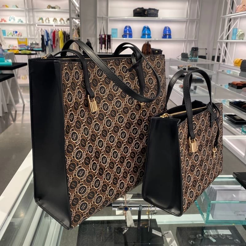 MARC JACOBS | Monogram Unisex Canvas 2WAY Leather Logo Totes 10 MARC JACOBS | Monogram Unisex Canvas 2WAY Leather Logo Totes - Image 8