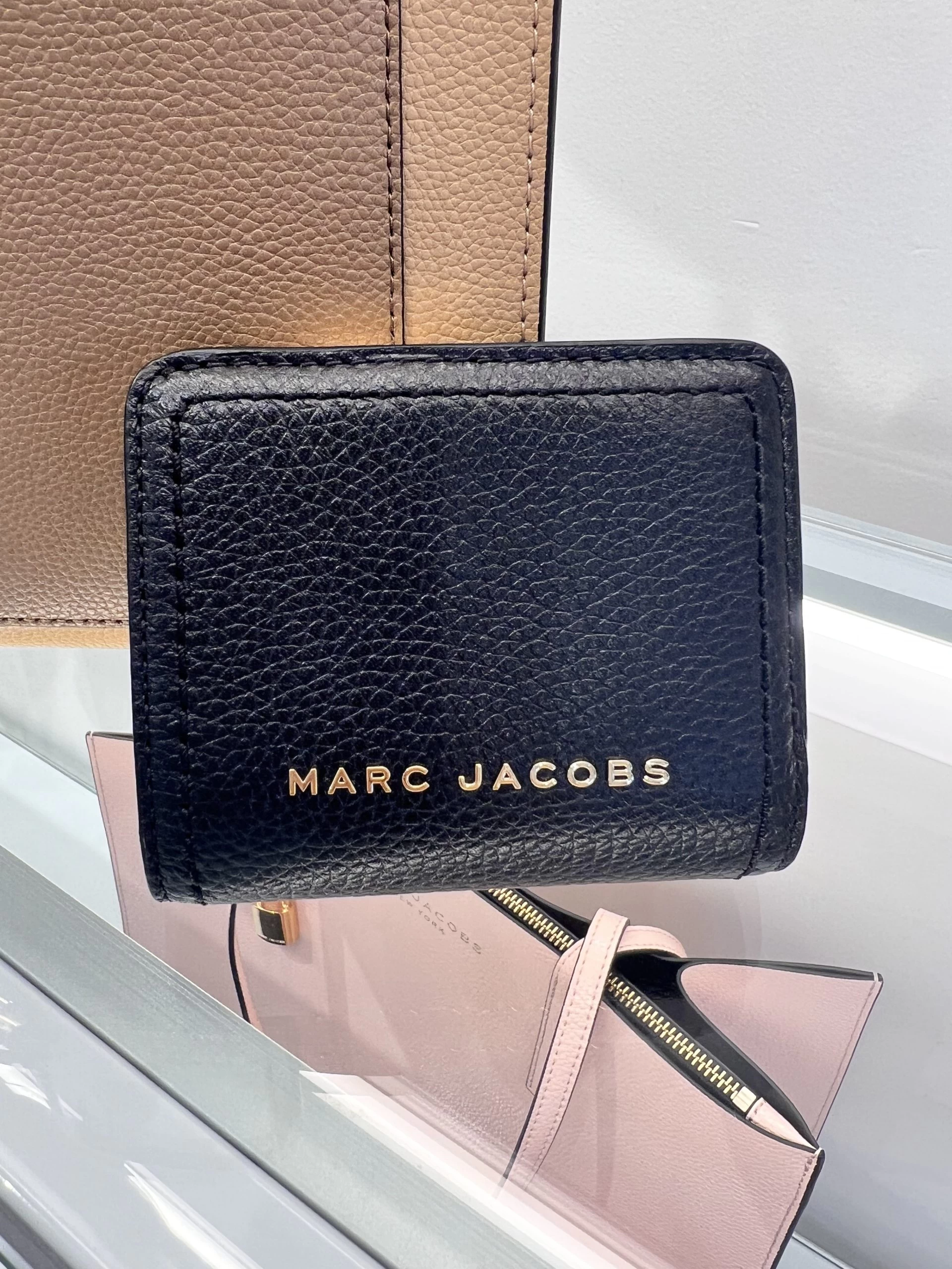 MARC JACOBS | Plain Leather Folding Wallet Small Wallet Logo 5 MARC JACOBS | Plain Leather Folding Wallet Small Wallet Logo - Image 3