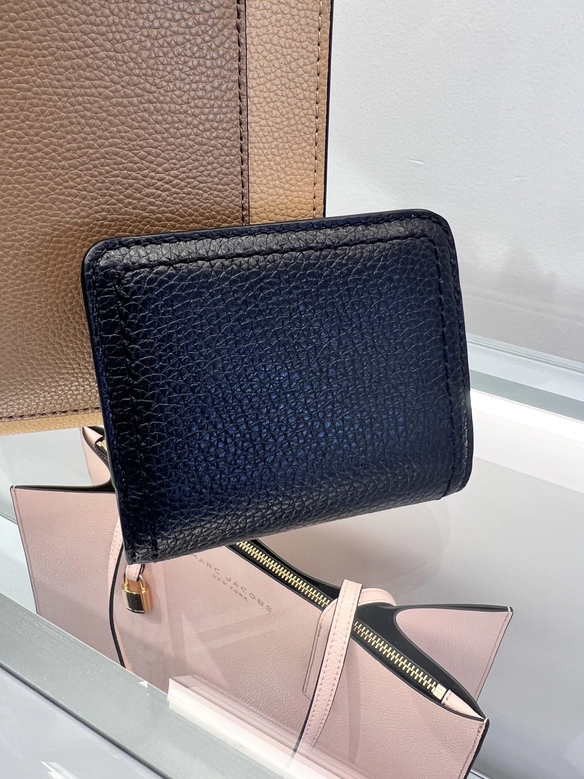 MARC JACOBS | Plain Leather Folding Wallet Small Wallet Logo 6 MARC JACOBS | Plain Leather Folding Wallet Small Wallet Logo - Image 4