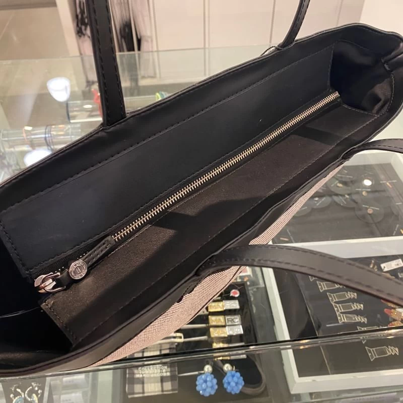 MARC JACOBS | Unisex Canvas Faux Fur A4 Plain PVC Clothing Logo Outlet 7 MARC JACOBS | Unisex Canvas Faux Fur A4 Plain PVC Clothing Logo Outlet - Image 5