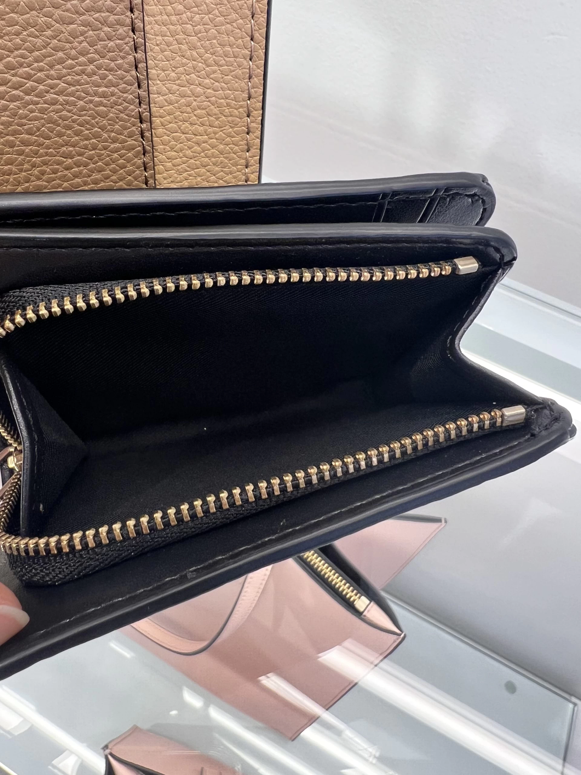 MARC JACOBS | Plain Leather Folding Wallet Small Wallet Logo 10 MARC JACOBS | Plain Leather Folding Wallet Small Wallet Logo - Image 8