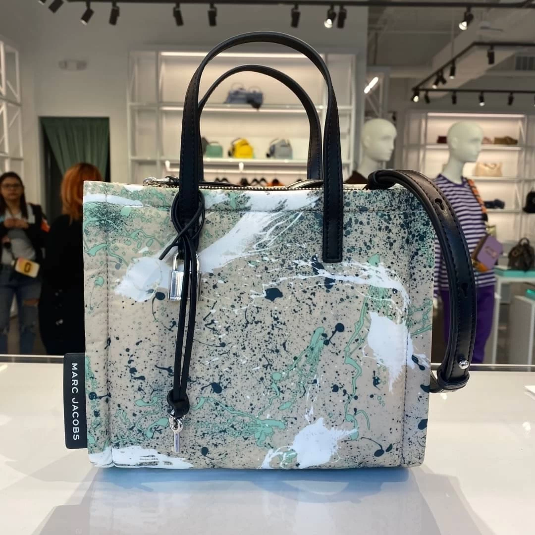 MARC JACOBS | Unisex Nylon Street Style 2WAY Logo Skater Style Outlet 4 MARC JACOBS | Unisex Nylon Street Style 2WAY Logo Skater Style Outlet - Image 2