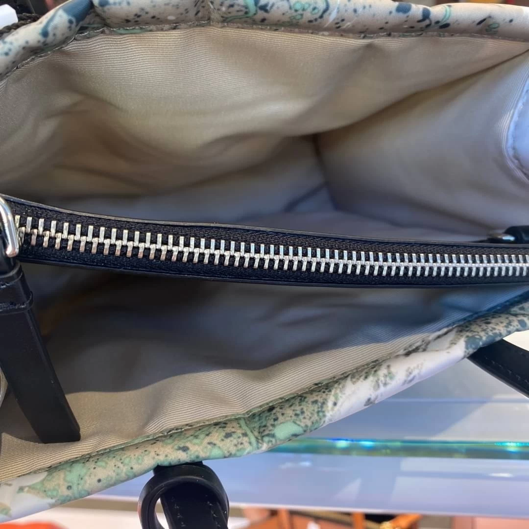 MARC JACOBS | Unisex Nylon Street Style 2WAY Logo Skater Style Outlet 6 MARC JACOBS | Unisex Nylon Street Style 2WAY Logo Skater Style Outlet - Image 4