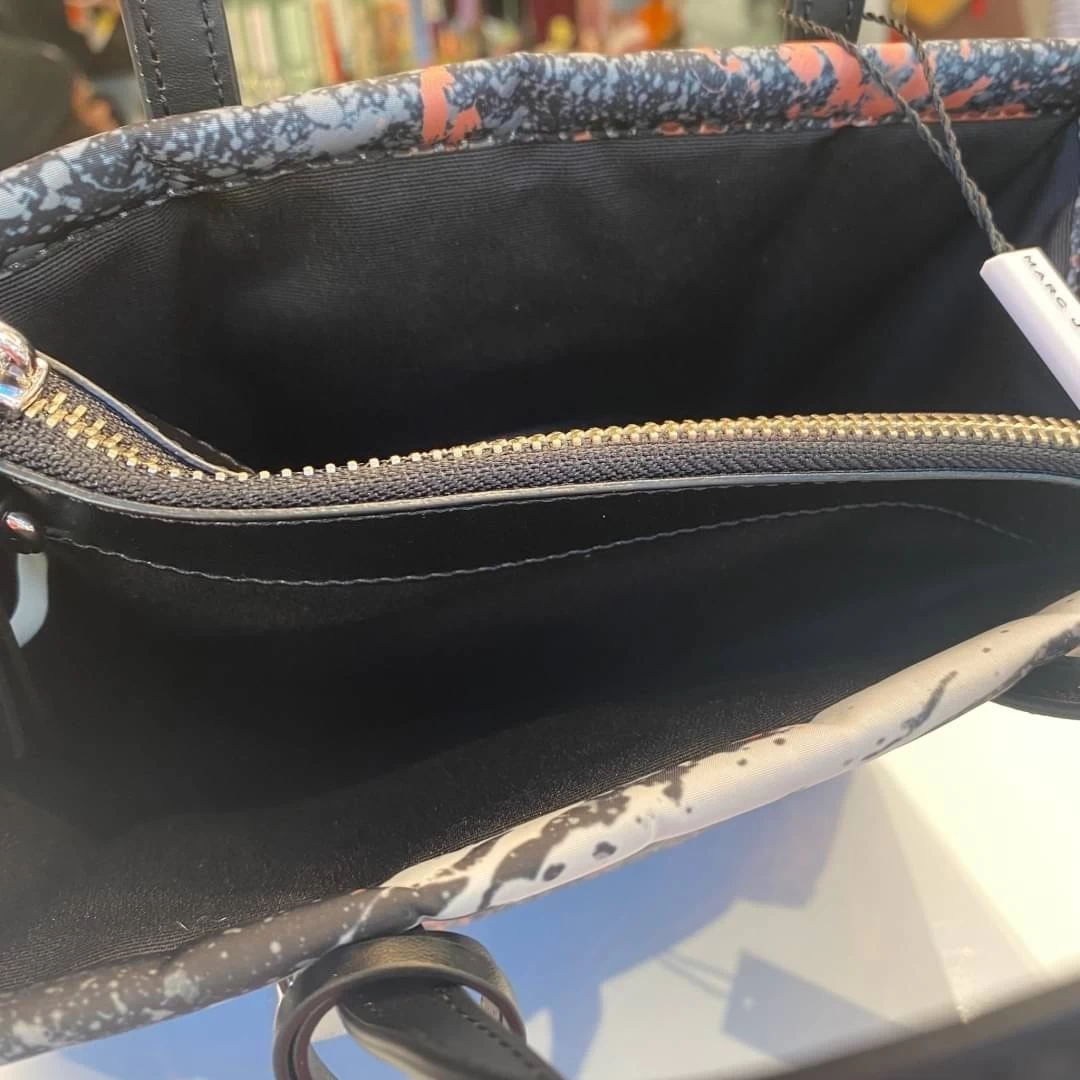 MARC JACOBS | Unisex Nylon Street Style 2WAY Logo Skater Style Outlet 11 MARC JACOBS | Unisex Nylon Street Style 2WAY Logo Skater Style Outlet - Image 9