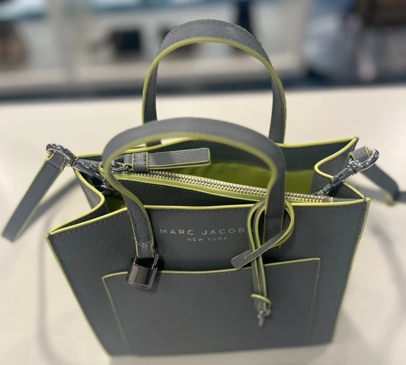 MARC JACOBS | Unisex Faux Fur 2WAY Plain PVC Clothing Logo 4 MARC JACOBS | Unisex Faux Fur 2WAY Plain PVC Clothing Logo - Image 2