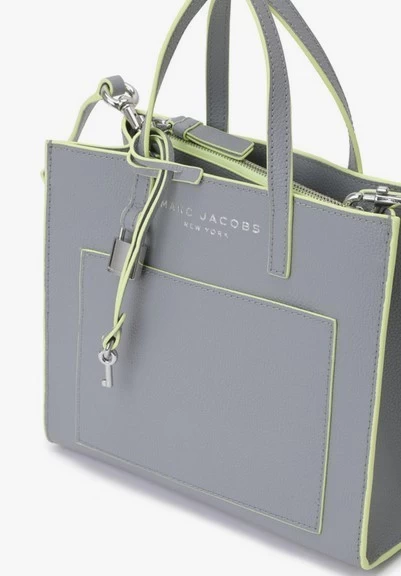 MARC JACOBS | Unisex Faux Fur 2WAY Plain PVC Clothing Logo 8 MARC JACOBS | Unisex Faux Fur 2WAY Plain PVC Clothing Logo - Image 6