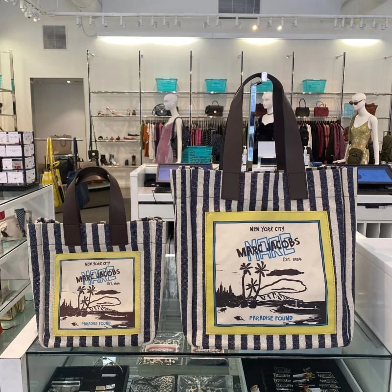 MARC JACOBS | Stripes Unisex Canvas A4 Logo Outlet Totes 10 MARC JACOBS | Stripes Unisex Canvas A4 Logo Outlet Totes - Image 8