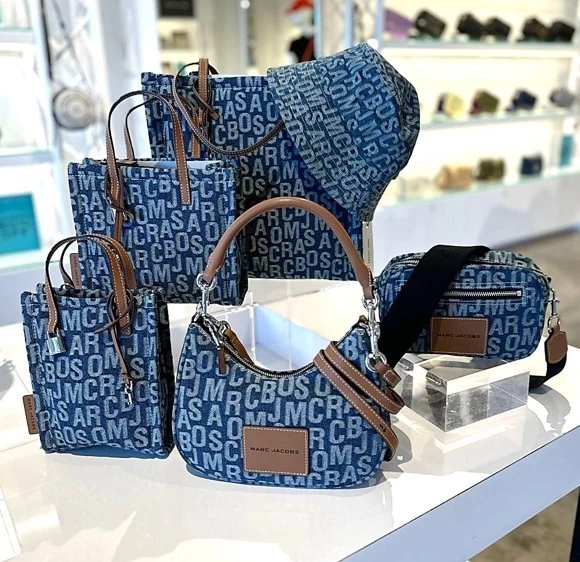 MARC JACOBS | Monogram Unisex Canvas 2WAY Logo Totes 4 MARC JACOBS | Monogram Unisex Canvas 2WAY Logo Totes - Image 2