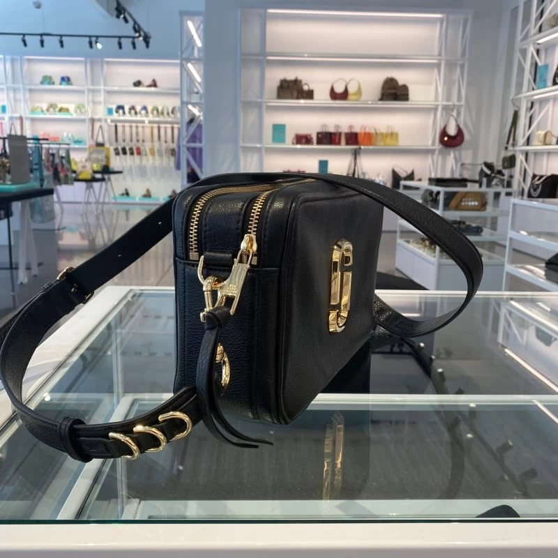 MARC JACOBS | Street Style 2WAY Plain Logo Messenger & Shoulder Bags 4 MARC JACOBS | Street Style 2WAY Plain Logo Messenger & Shoulder Bags - Image 2