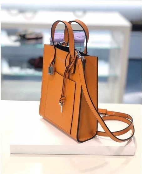 MARC JACOBS | Unisex Faux Fur 2WAY Plain Totes 5 MARC JACOBS | Unisex Faux Fur 2WAY Plain Totes - Image 3