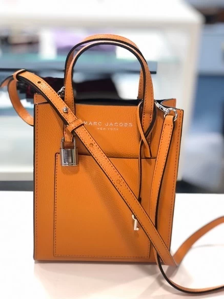 MARC JACOBS | Unisex Faux Fur 2WAY Plain Totes 6 MARC JACOBS | Unisex Faux Fur 2WAY Plain Totes - Image 4