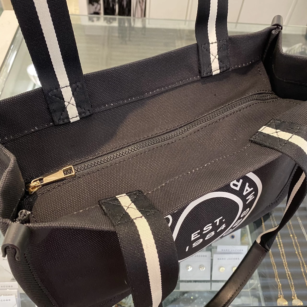 MARC JACOBS | Unisex Canvas A4 Plain Leather Logo Totes 5 MARC JACOBS | Unisex Canvas A4 Plain Leather Logo Totes - Image 3