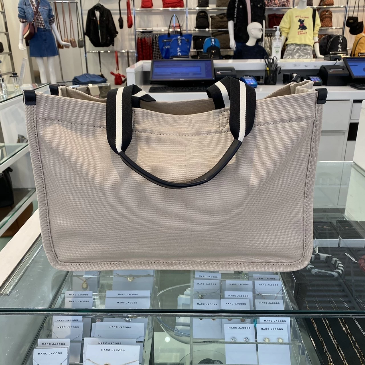 MARC JACOBS | Unisex Canvas A4 Plain Leather Logo Totes 12 MARC JACOBS | Unisex Canvas A4 Plain Leather Logo Totes - Image 10